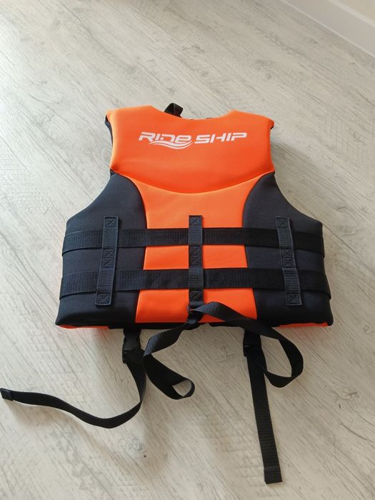 Спасательный жилет