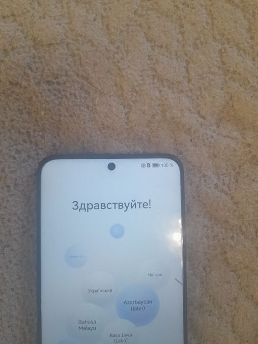 Продается телефон Huawei y90.