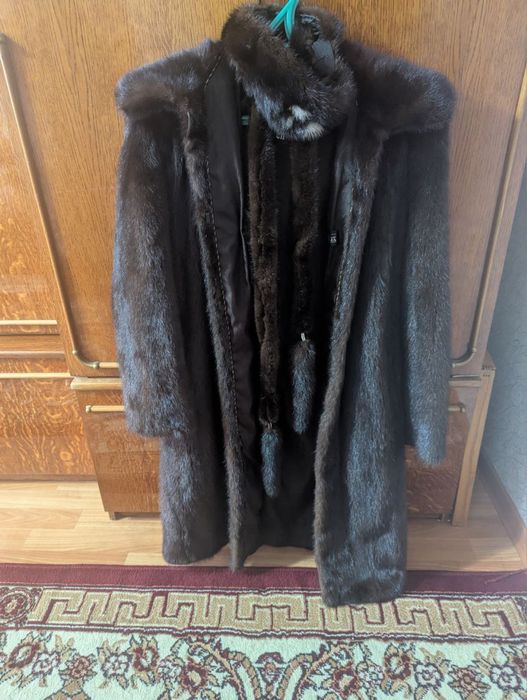 Продам шубу женскую