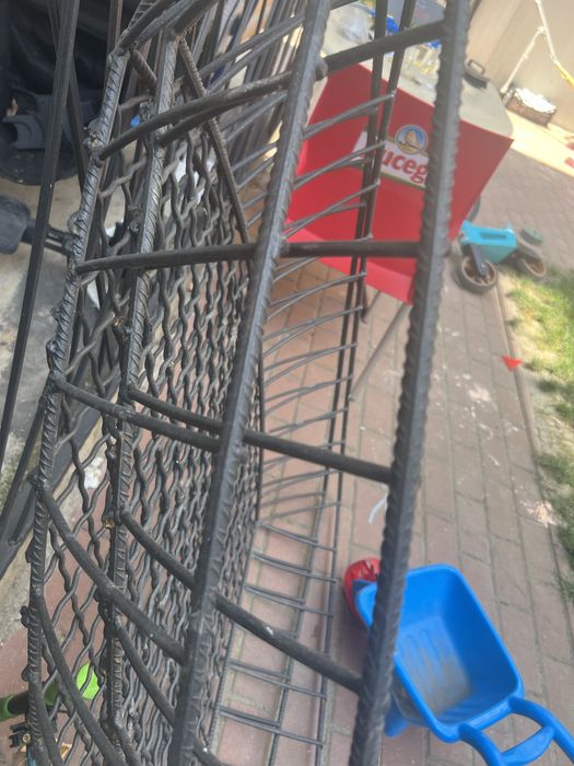 Suporturi decorative pentru flori, ghivece, sau alte decoruri