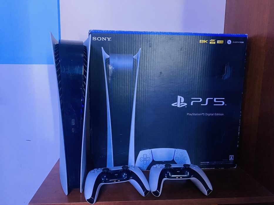 Продается PS 5 (4 штука ) с 12 джостиками