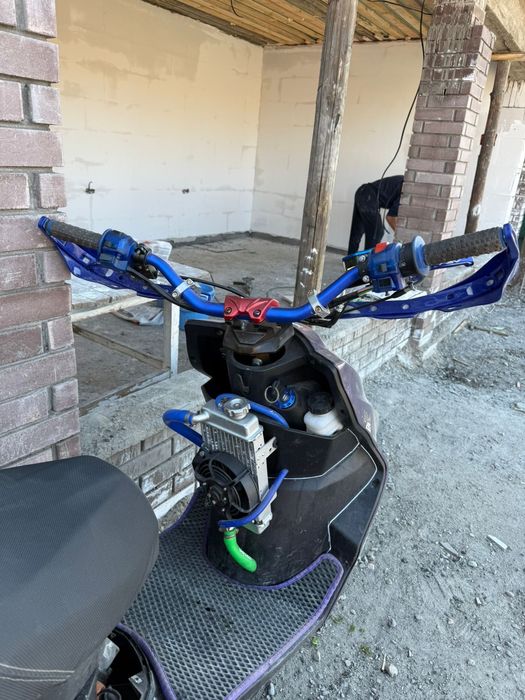 Продам скутер 180куб