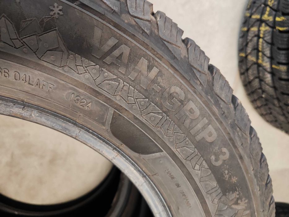 4бр.зимни гуми 225/65/16C Semperit