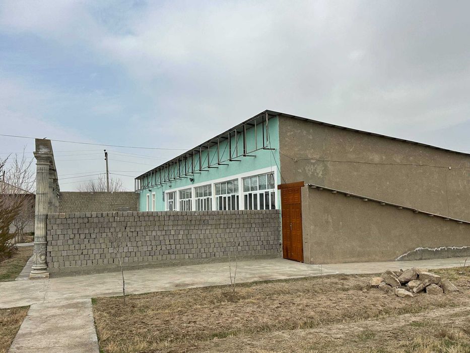 СРОЧНО  Чойхона сотилади  катта майдони билан Сув, свет, газ бор