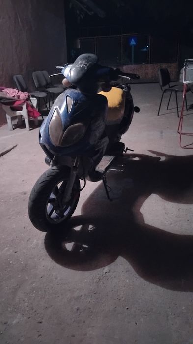 Se vinde un scuter de 49 cc