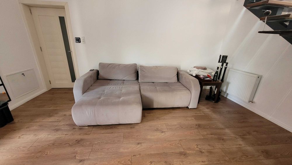 Canapea extensibila culoarea gri deschis