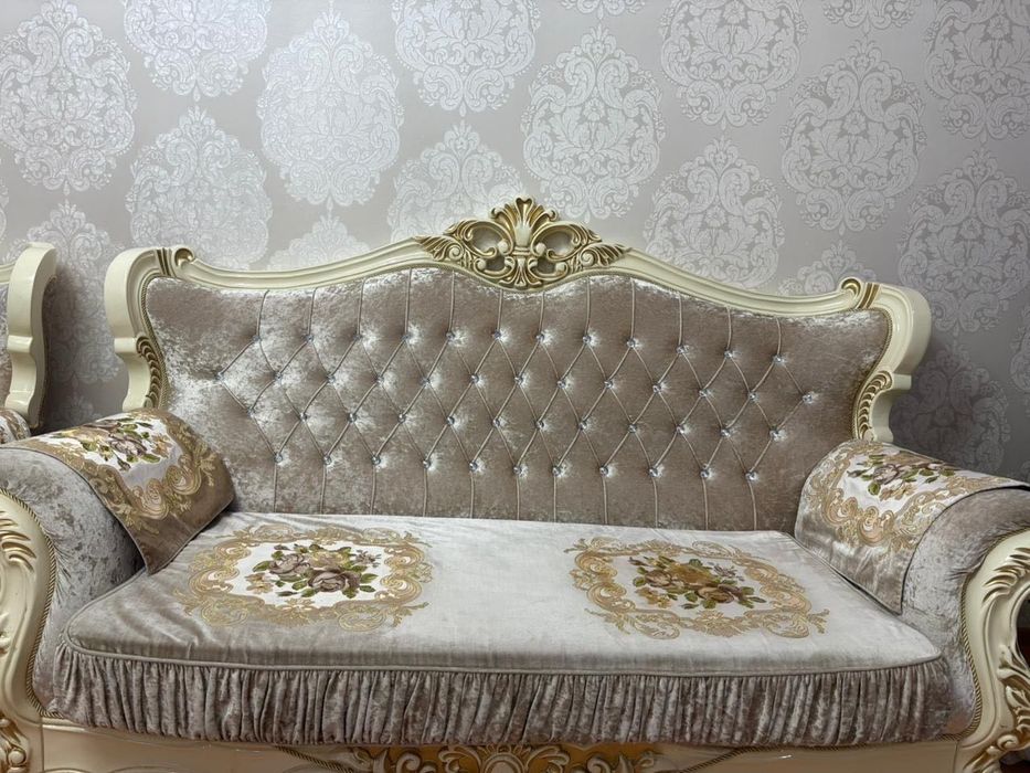 Диван для гостиной комнаты