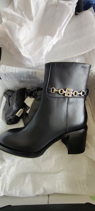 Нови черни боти от естествена кожа Tommy Hilfiger