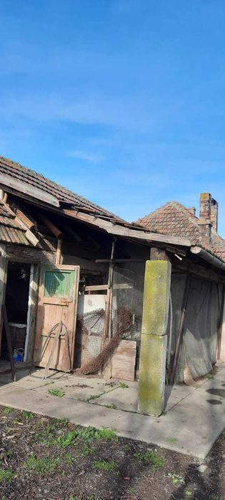 Casa veche cu gradina – de reabilitat in Sanpetru Mare