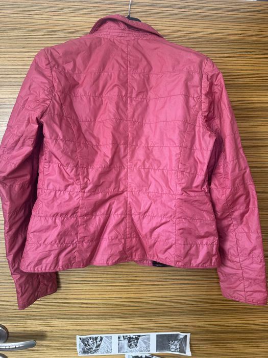 Яке  na Moncler,страхотно е,модерно,удобно за лято,пролет ,есен