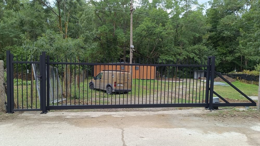 Плъзгащи врати,Парапет.Огради.Капаци за шахти идр..Оградии,Огради