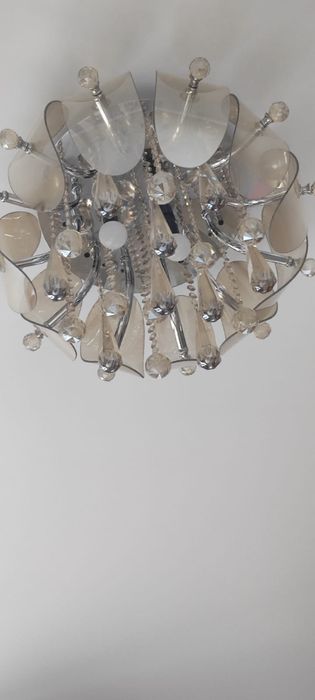 люстра большая и яркая