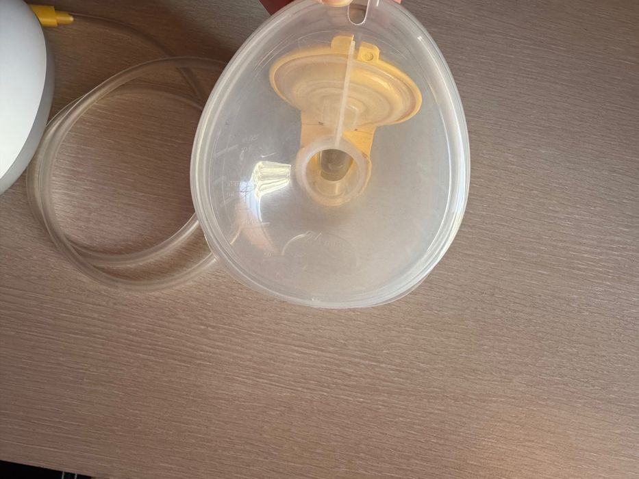 Помпа за кърма Medela Hands free