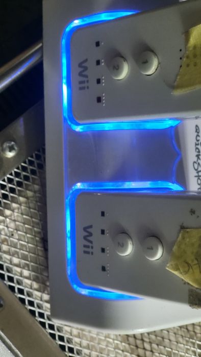 Геймърски аксесоар док станция зарядно за контролери за Nintendo Wii