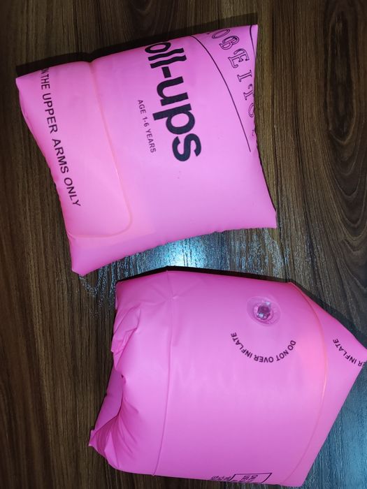 Жилет, круг, балон и нарукавники для плавания