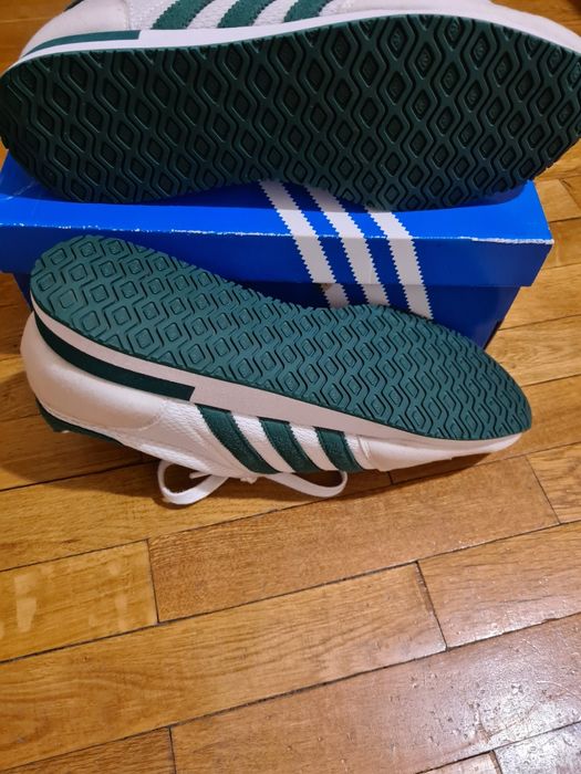 Маратонки Adidas номер 45