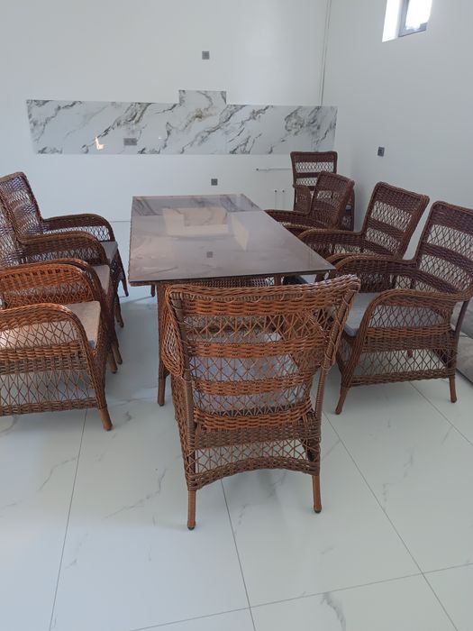 Продается стол и стулья( новый ) из искусственного ротанга