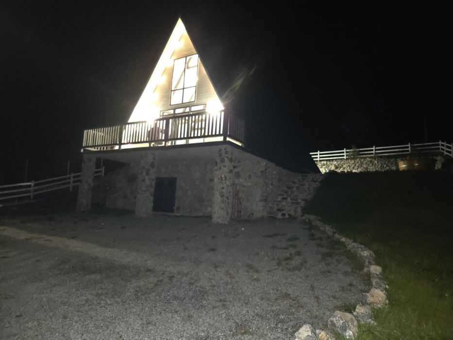 Vând cabana A-frame Damis