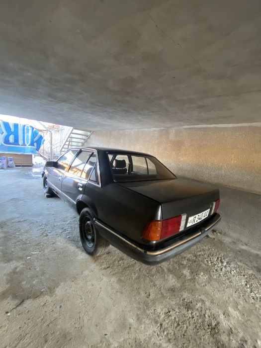 Opel rekord 19986-yil