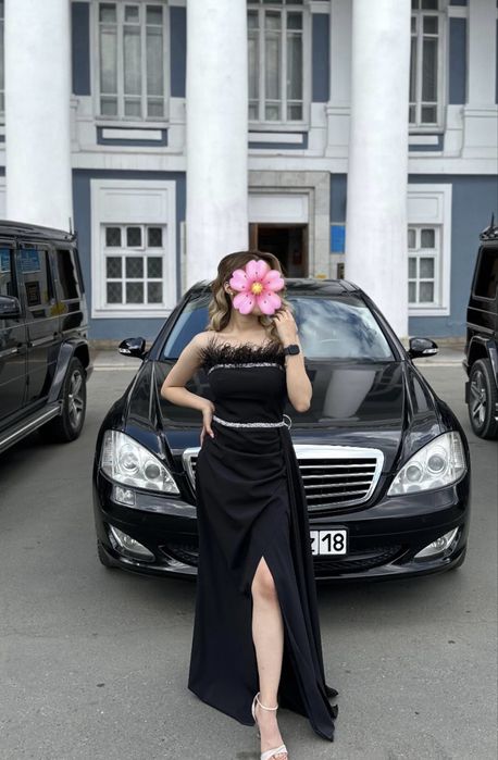 Стильное вечернее платье