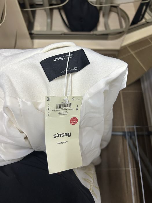 Продам Новое белое пальто