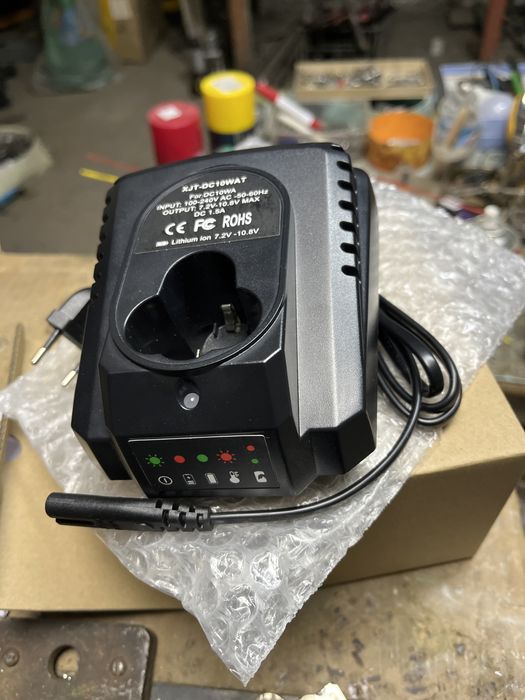 Зарядное устройство для батареи Макита