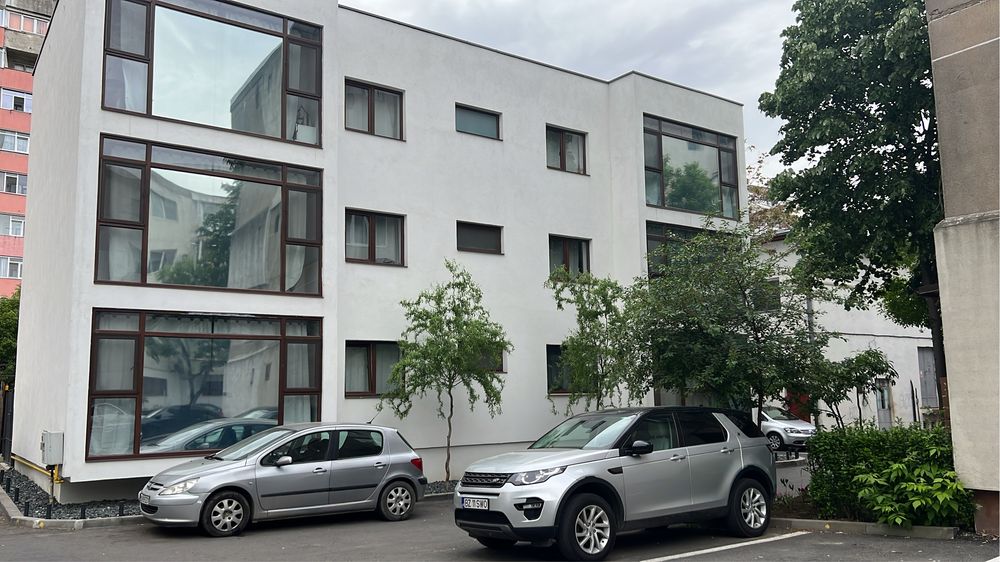 Proprietar ofer spre inchiriere apartament 2 camere bloc nou