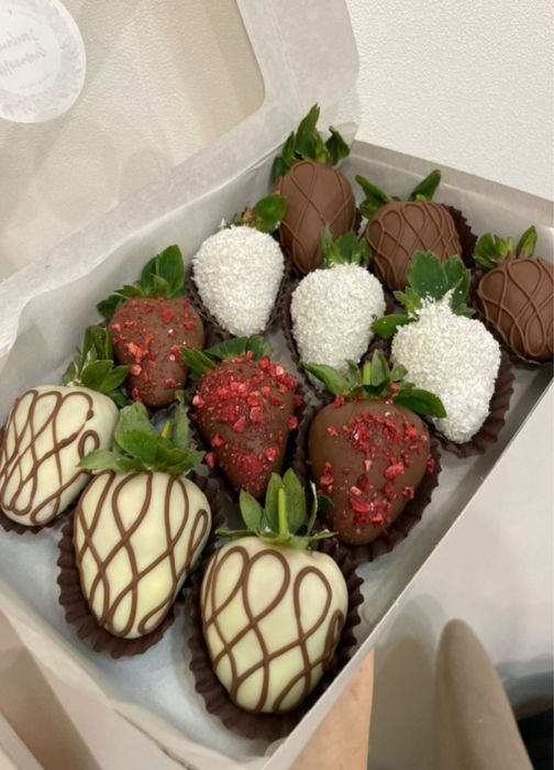 Клубника 12шт со скидкой 7600тг