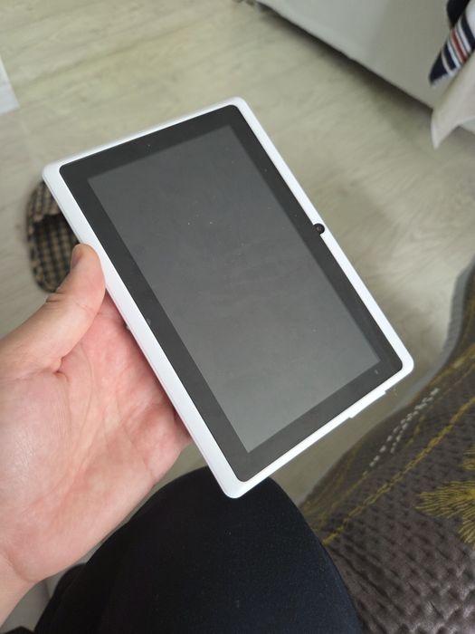 Продам планшет разбит экран