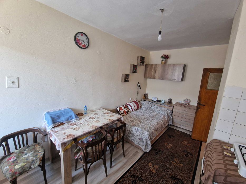 Просторен апартамент с потенциал – широк център, гр. Благоевград.