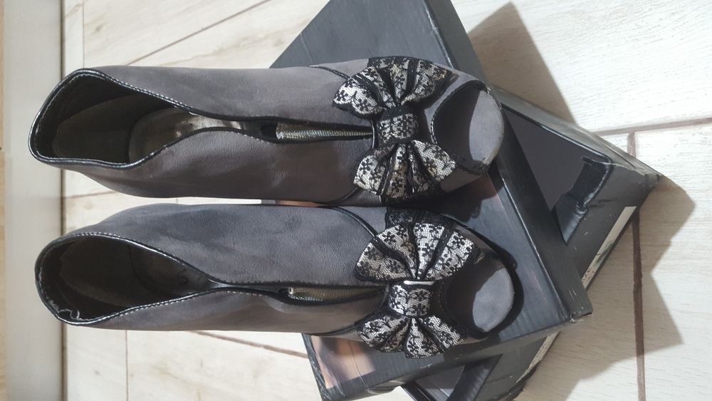 Pantofi marimea 37-38 diferite modele - 100 ron 3 perechi