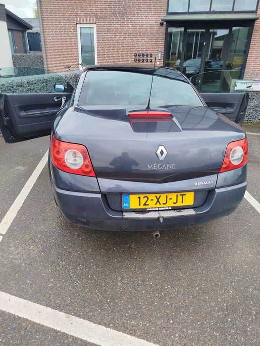 Vand  sau schimb renault decapotabil