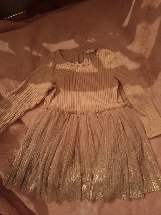 Нарядное платье на девочку