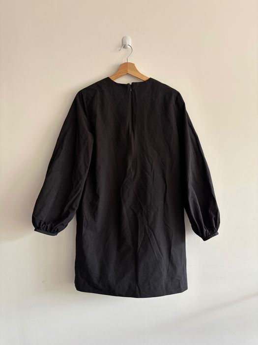 Cos Идеалната малка черна рокля