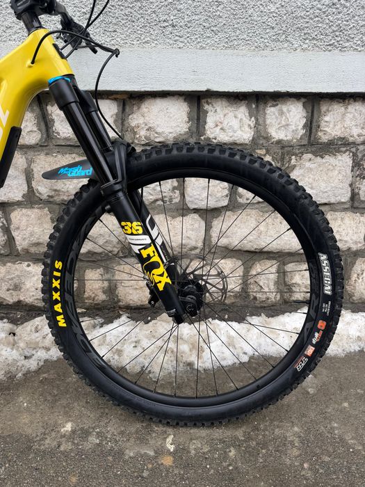 Vând full suspension Santa Cruz Megatower C 29” carbon