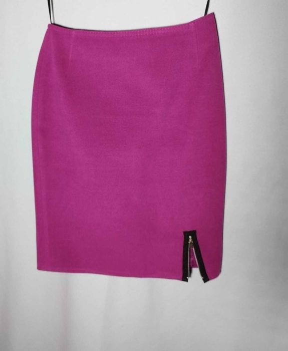 Fustă roz din stofă groasă VINDEM SI FACEM BUCURII citește descrierea