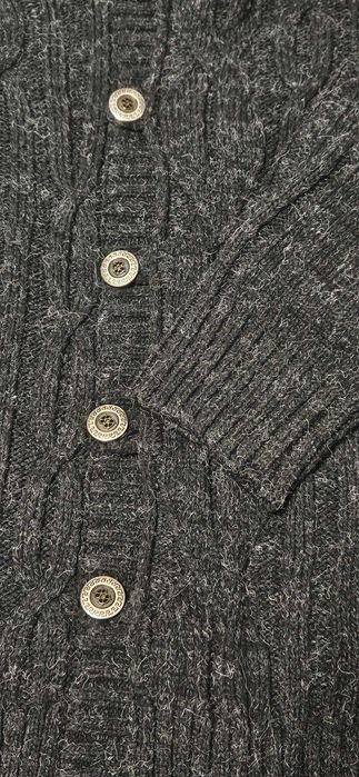 продам свитер/с воротником