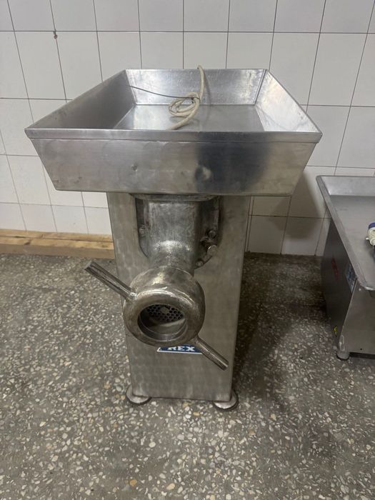 Мясорубка промышленные, б/у, состояние отличное