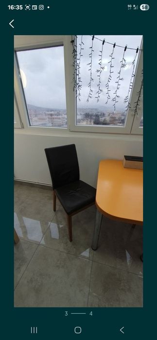 Vând masa si 2 doua scaune