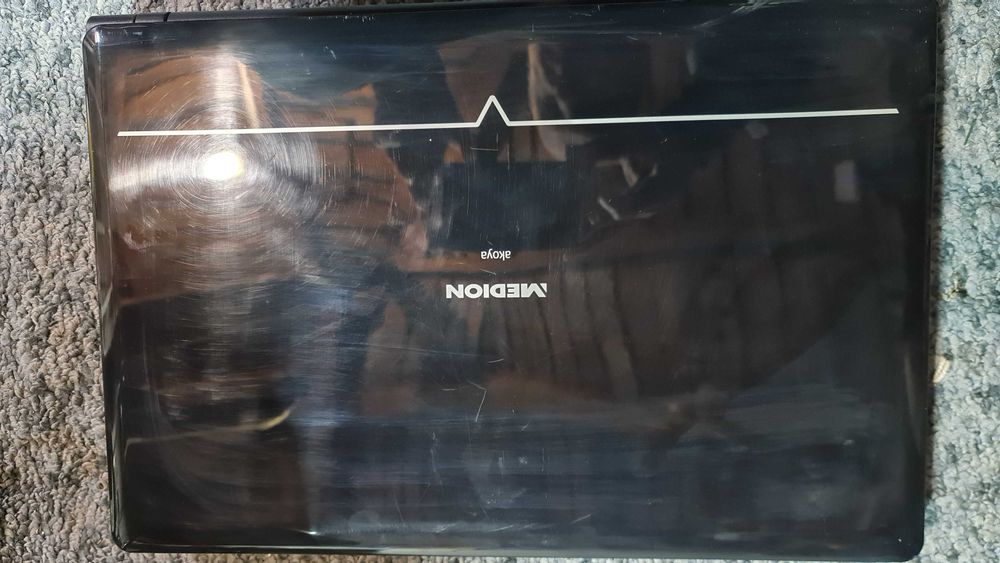 Лаптоп 47 cm/18,4″ Widescreen Display