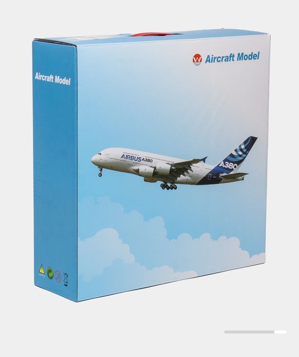 Самолет модел   BOEING 777-300 Turkish Airlines)  led podstavkoy
TURKI