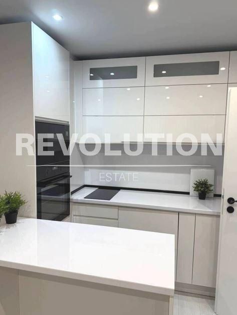 Дава се под наем Едностаен апартамент в Варна, Кайсиева градина - 30 кв.м за 398.82 € - Снимка #1