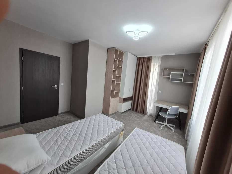 Дава се под наем Тристаен апартамент в София, Кръстова вада - 107 кв.м за 1296.42 € - Снимка #3