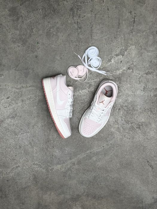 Air Jordan 1 Low Pink White.