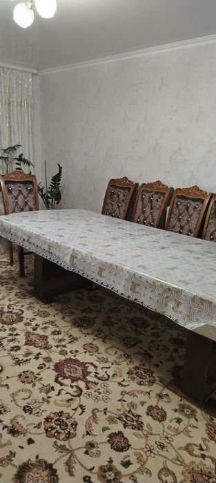 Продается большой стол и стулья