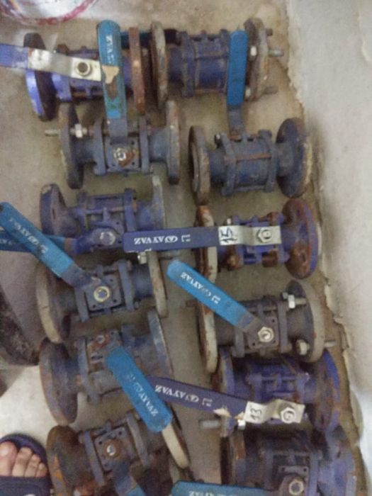 Краны шаровые, в отличном состоянии.