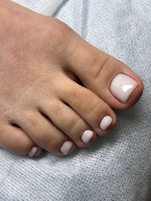 Маникюр-педикюр