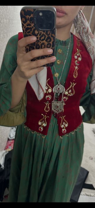 Продам платья и кажекей