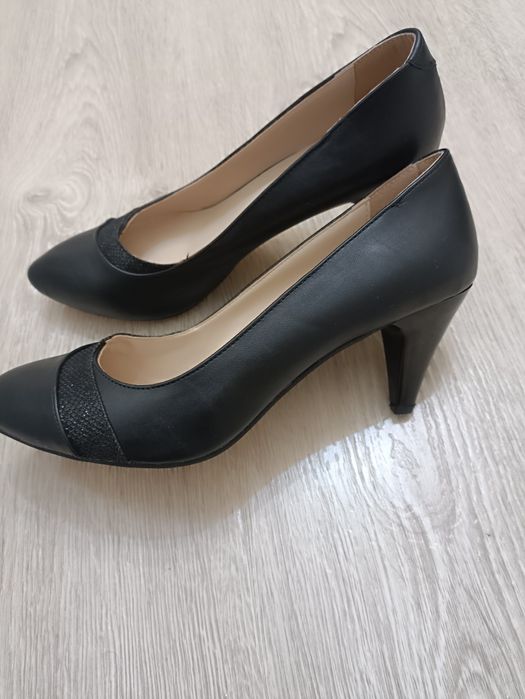 Продаю туфли женские