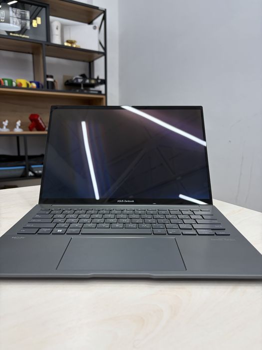 Asus Zenbook Q415M
